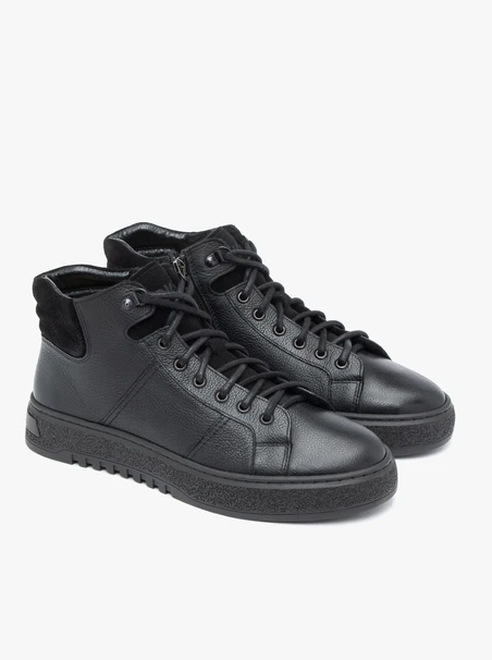 Schwarze Sportschuhe