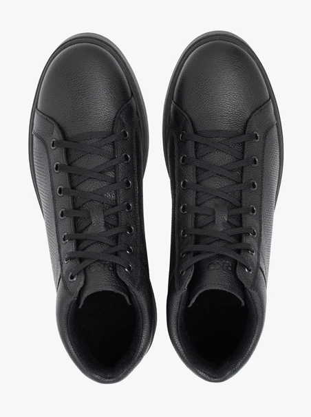 Schwarze Sportschuhe