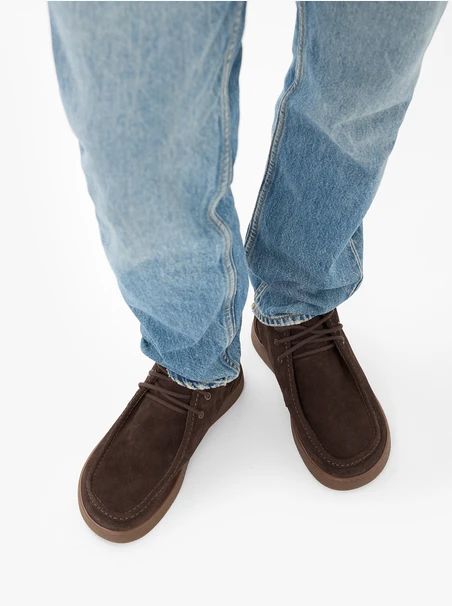 Dunkelbraune Sportstiefel