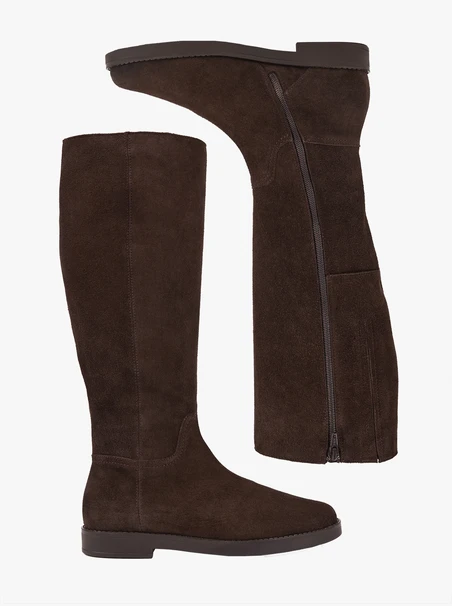 Dunkelbraune flache Stiefel