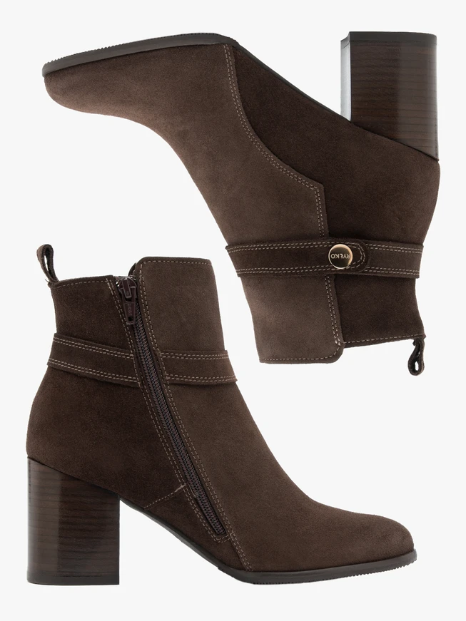 Braune Velourslederstiefel