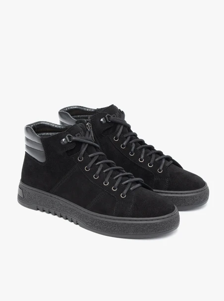 Schwarze Sportschuhe