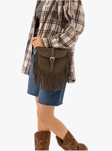 Hellbraune Handtasche mit Quasten und Riemen