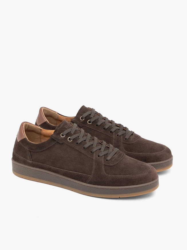 Dunkelbraune Sporthalbschuhe