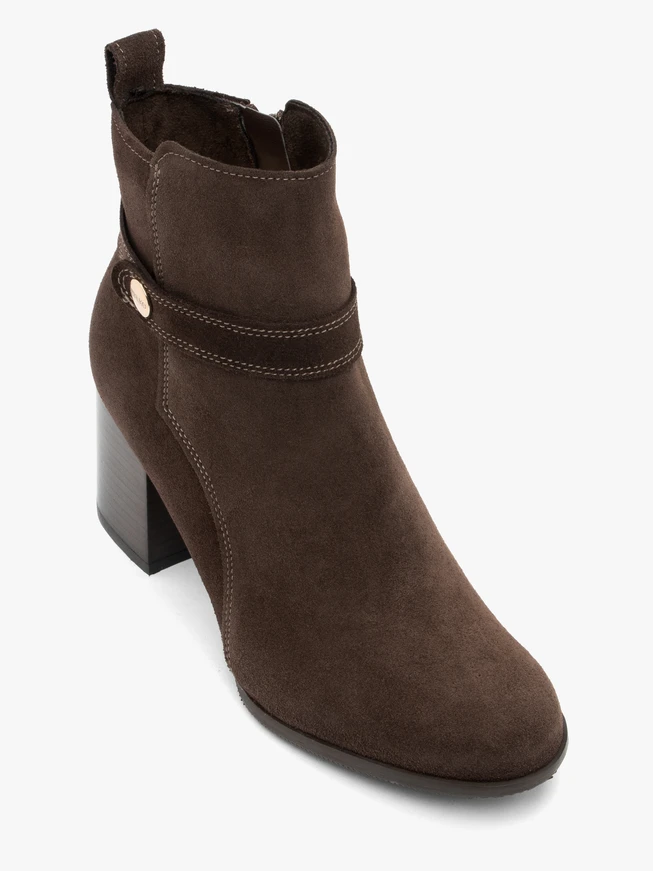Braune Velourslederstiefel