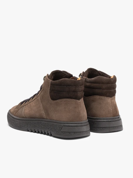 Braune Sportstiefel