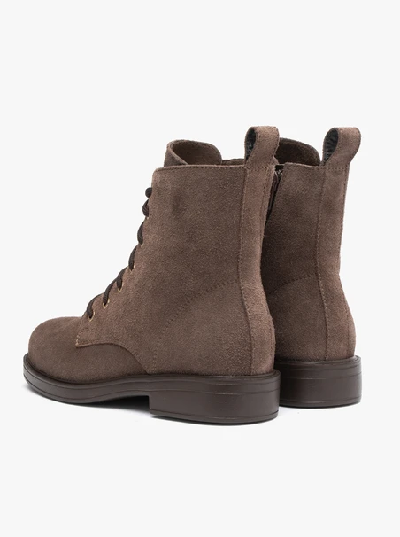 Braune Velourslederstiefel