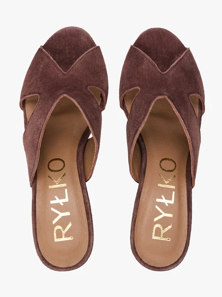 Flip-Flops mit braunem Absatz
