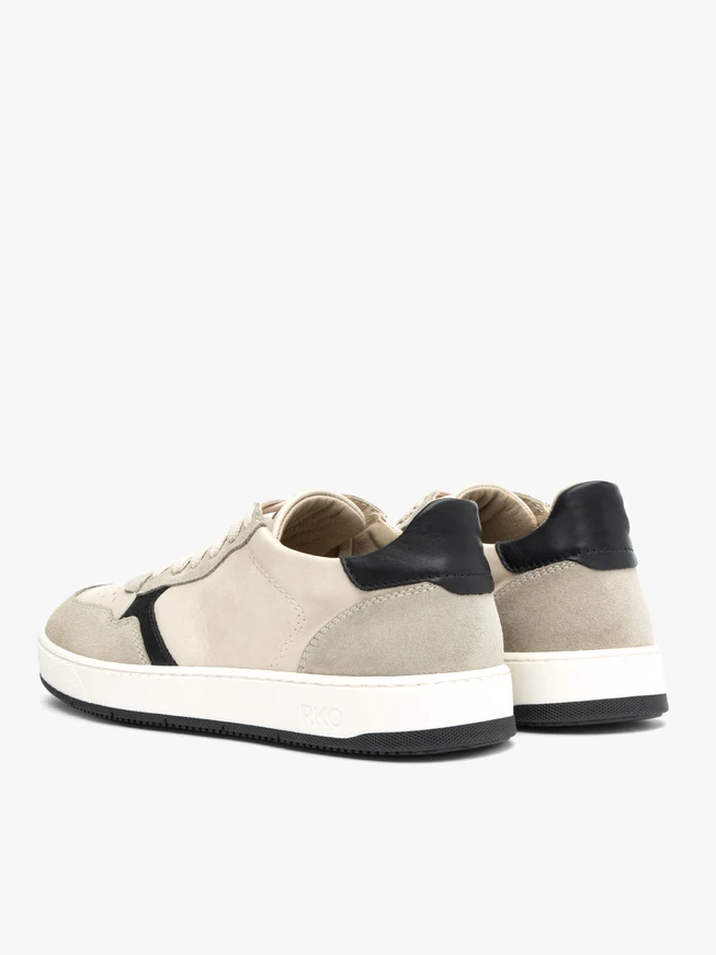 Cremefarbene Sporthalbschuhe