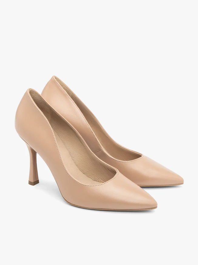Stiletto-Pumps aus genarbtem Leder in Beige