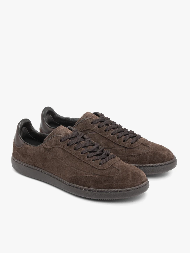 Braune Sporthalbschuhe