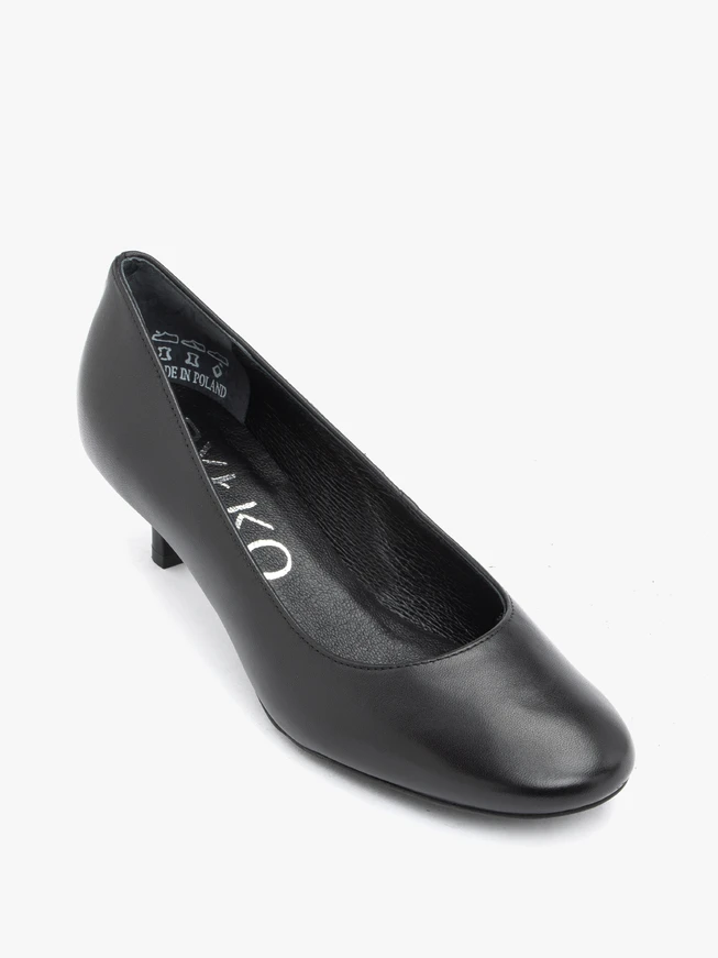 Schwarze Pumps mit Flare-Absatz