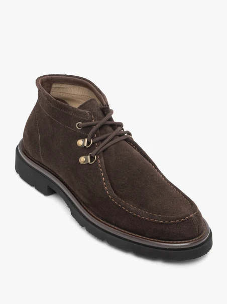 Braune Veloursstiefel
