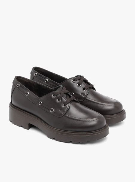 Dunkelbraune Halbstiefel mit Trapperböden