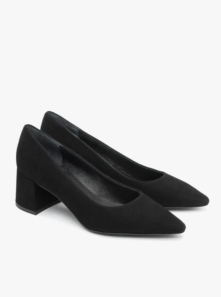 Schwarze Veloursleder-Keilpumps