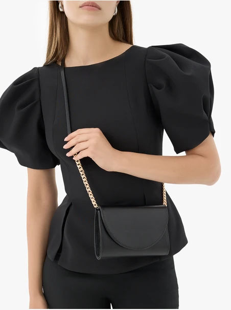 Schwarze Leder-Clutch-Tasche mit Kette