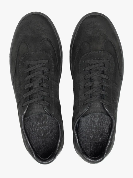 Schwarze Sportschuhe aus Nubukleder