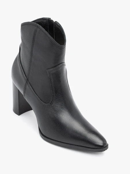 Schwarze hochhackige Cowboystiefel