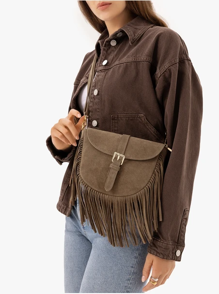 Beige Handtasche mit Quasten und Riemen