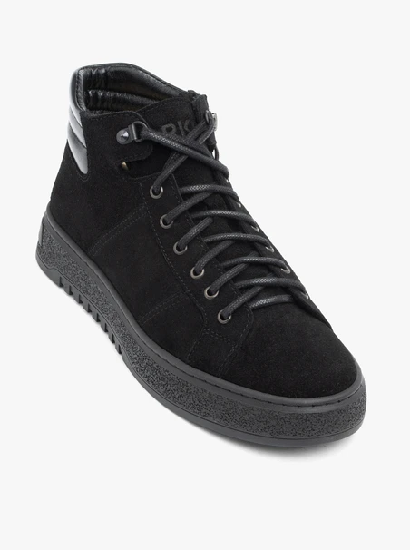 Schwarze Sportschuhe