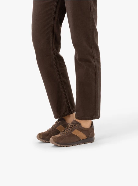 Dunkelbraune Sporthalbschuhe