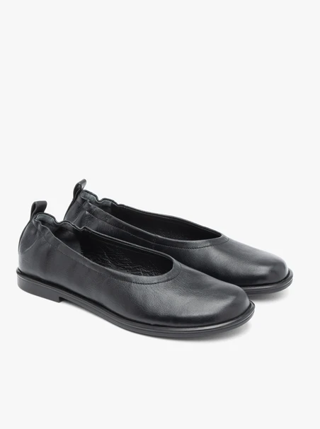 Schwarze geknitterte Ballerinas