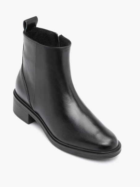 Schwarze Lederstiefel