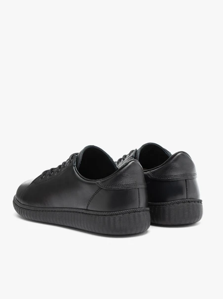 Schwarze Sporthalbschuhe aus Leder