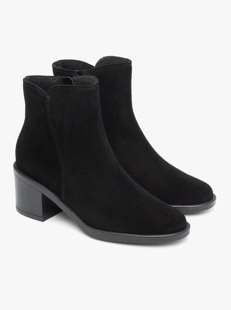 Schwarze Veloursstiefel