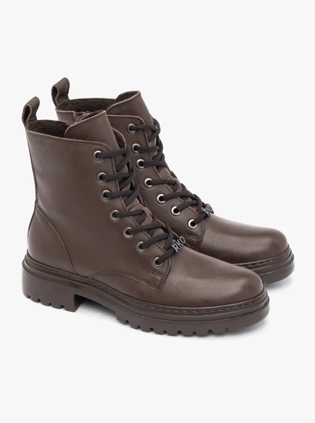 Braune Stiefel aus Glattleder mit einer dickeren Sohle