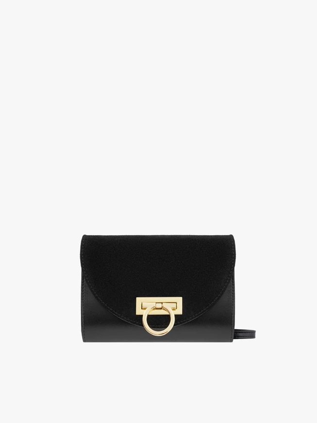 Schwarze Clutch Bag mit Kette