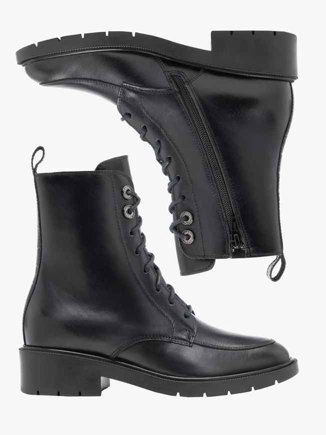 Schwarze Schnürstiefel