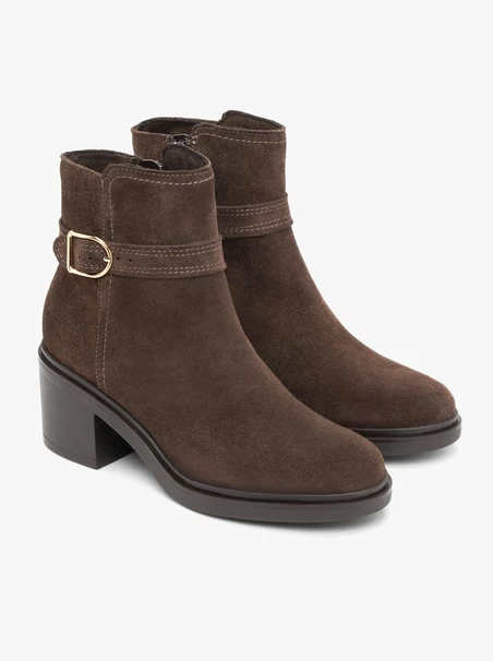 Dunkelbraune Stiletto-Stiefel mit Riemen und Schnalle