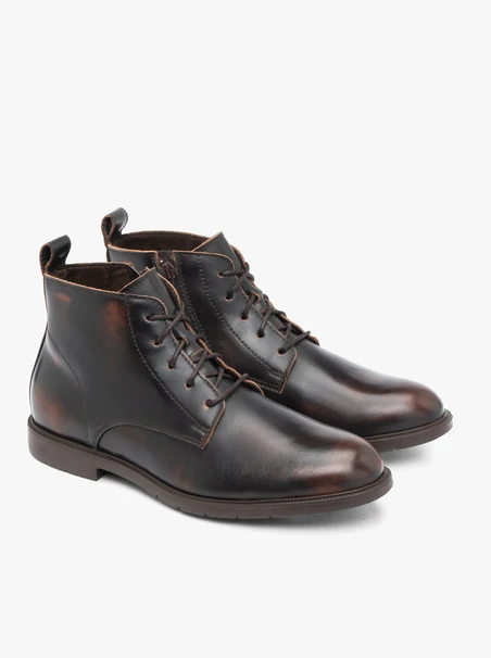 Braune Lederstiefel