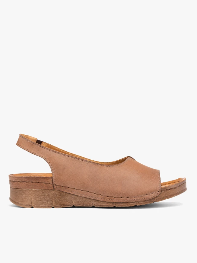 Hellbraune Sandalen aus genarbtem Leder