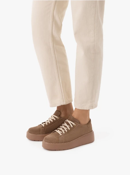 Braune Velours-Halbschuhe