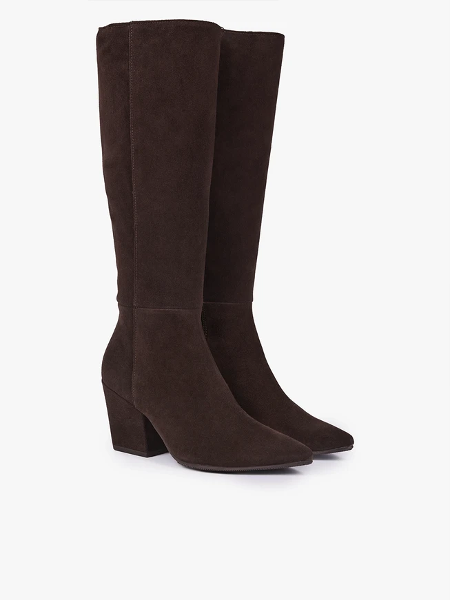 Dunkelbraune Stiefel aus Veloursleder
