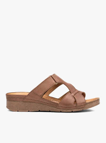 Hellbraune Flip-Flops mit Plateau