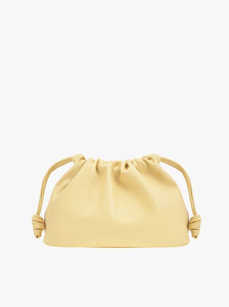 Leuchtend gelbe kleine Tasche