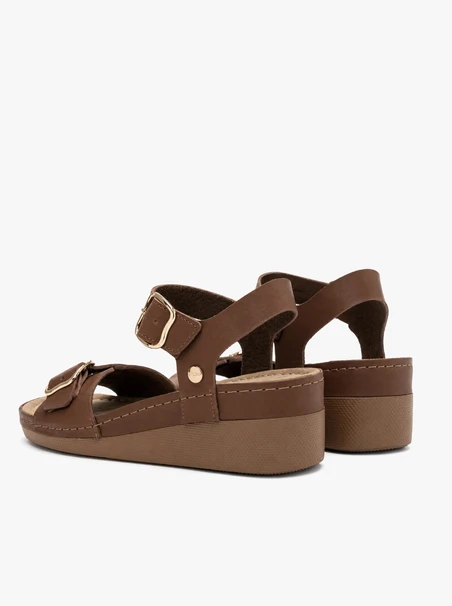 Braune Sandalen mit niedrigem Keilabsatz