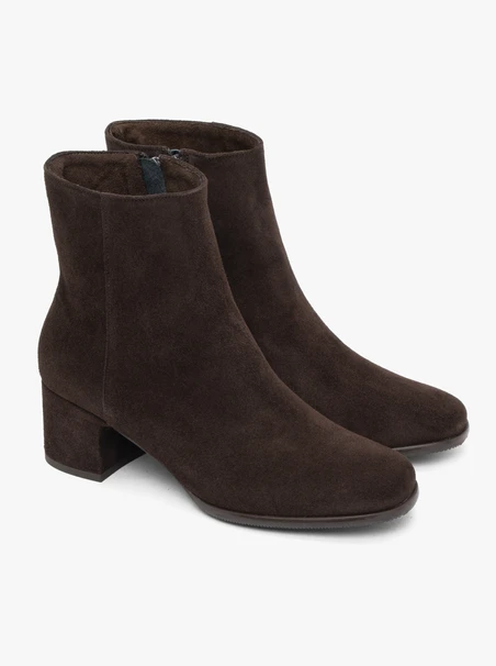 Braune Velourslederstiefel