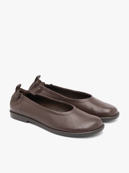 Braune geknitterte Ballerinas