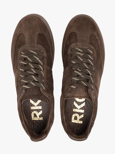 Braune Sporthalbschuhe