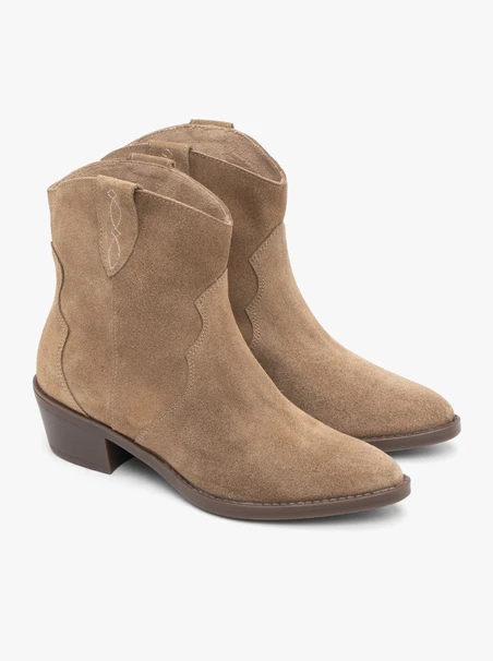 Beigefarbene Cowboystiefel