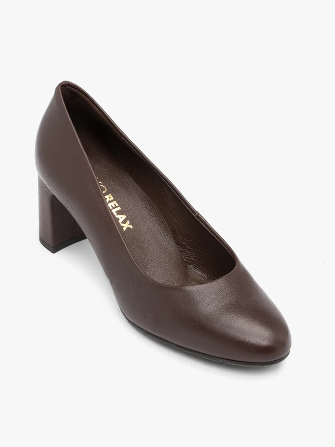 Braune Pumps mit hohem Absatz