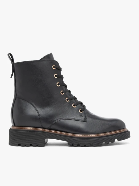 Schwarz genarbte Lederstiefel