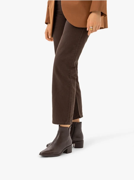 Braune Lederstiefel