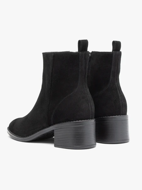 Stöckelschuhe aus schwarzem Velours