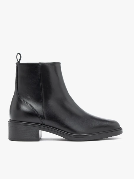 Schwarze Lederstiefel