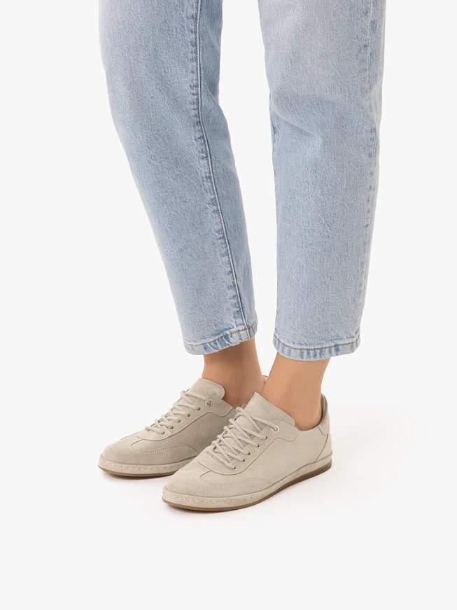 Halbschuhe aus Sandvelours